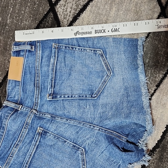 BKE BILLIE EMBROIDERED HIGH-WAISTED RAW-EDGE DENIM JEAN SHORTS 26 - Picture 4 of 13